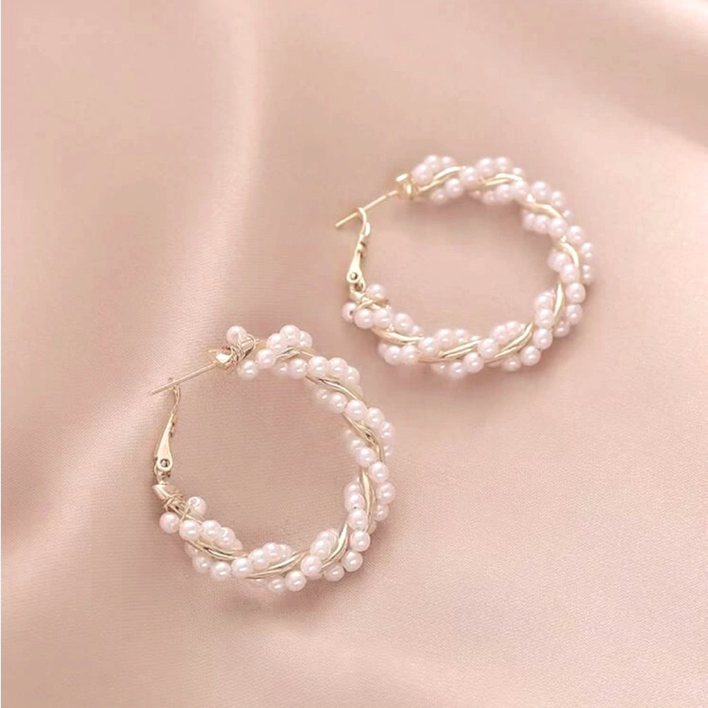 Twisted Pearl Hoop Earrings NEW 🏷️